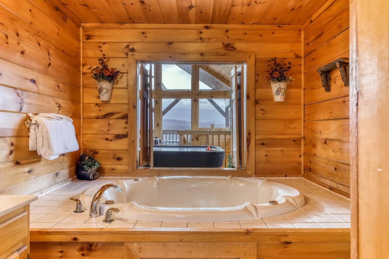 Amidst The Beauty Villa Pigeon Forge Exterior photo